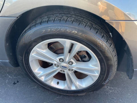 2015 Ford Taurus SEL