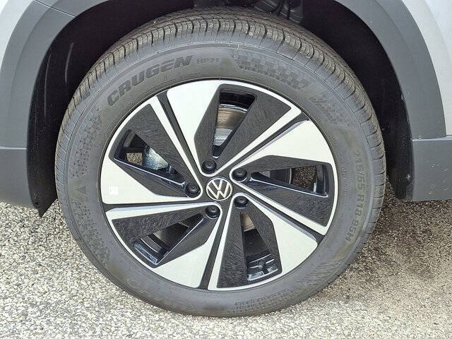 2025 Volkswagen Taos SE 4Motion