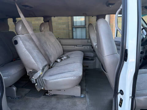 2003 GMC Safari SLT