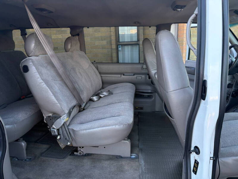 2003 GMC Safari SLT