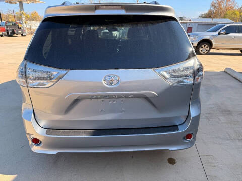 2017 Toyota Sienna SE 8-Passenger