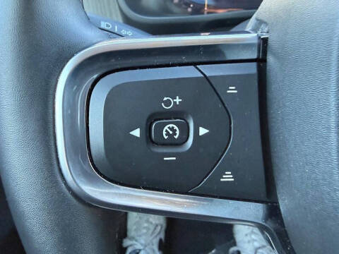 2025 Volvo XC40 B5 Plus Bright Theme