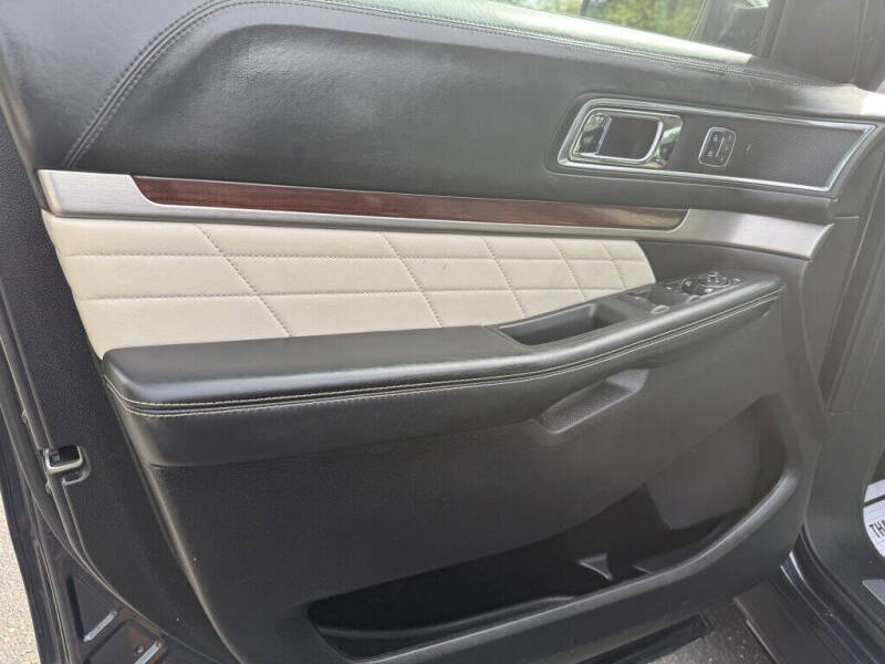 2017 Ford Explorer Platinum