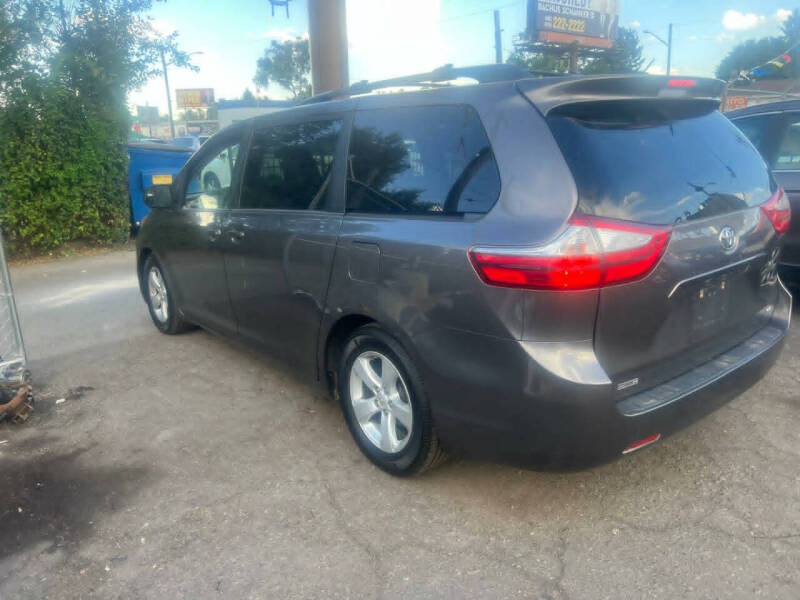 2015 Toyota Sienna LE 8-Passenger