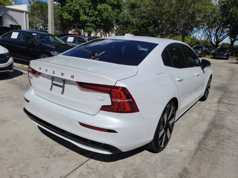 2024 Volvo S60 Recharge T8 Plus Dark Theme