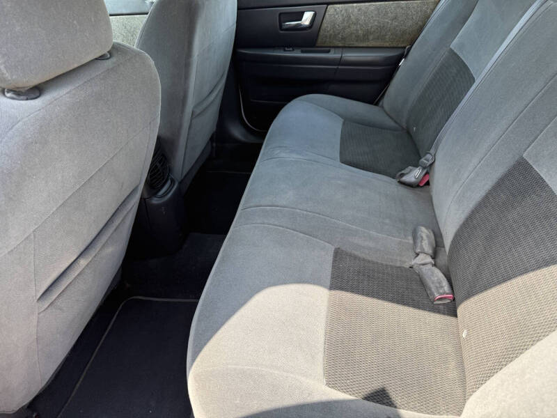 2003 Ford Taurus SE