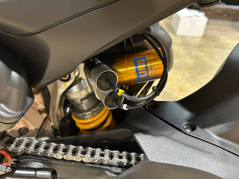 2025 Ducati Streetfighter V4 Supreme