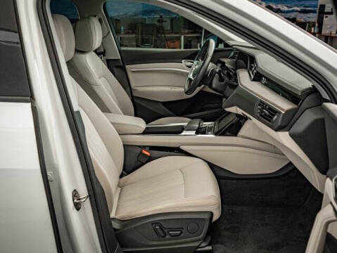 2021 Audi e-tron quattro Premium