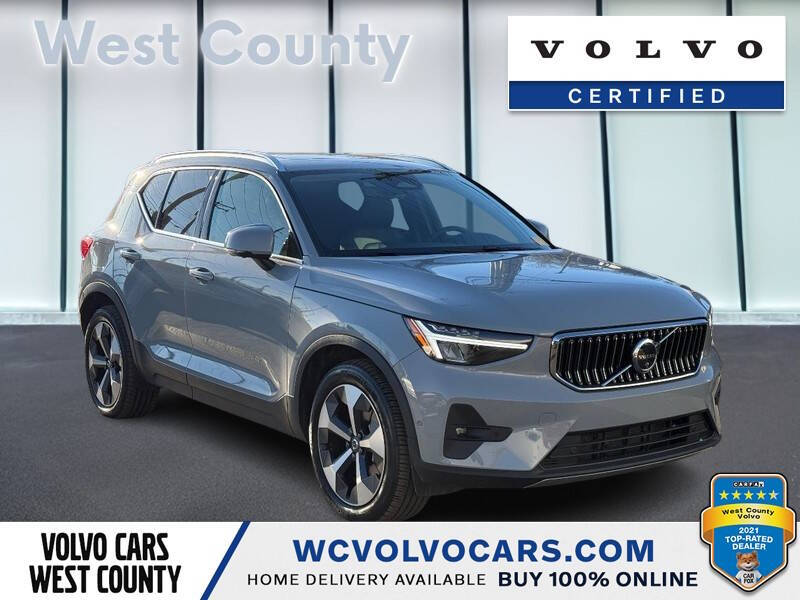 2025 Volvo XC40 B5 Plus Bright Theme