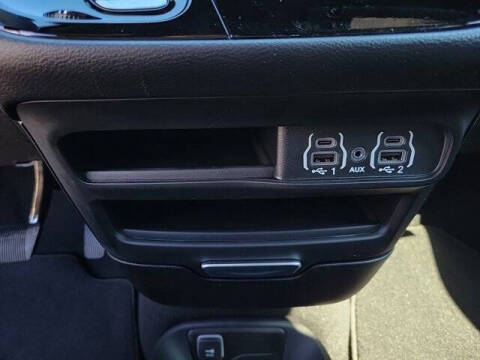 2025 Chrysler Voyager LX