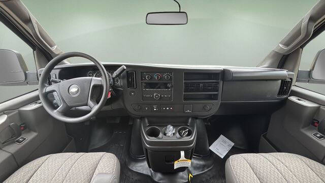 2025 Chevrolet Express 2500