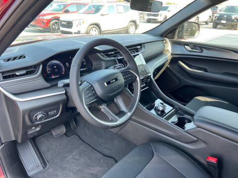 2025 Jeep Grand Cherokee Laredo X