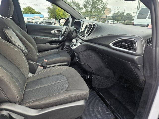 2024 Chrysler Pacifica Touring