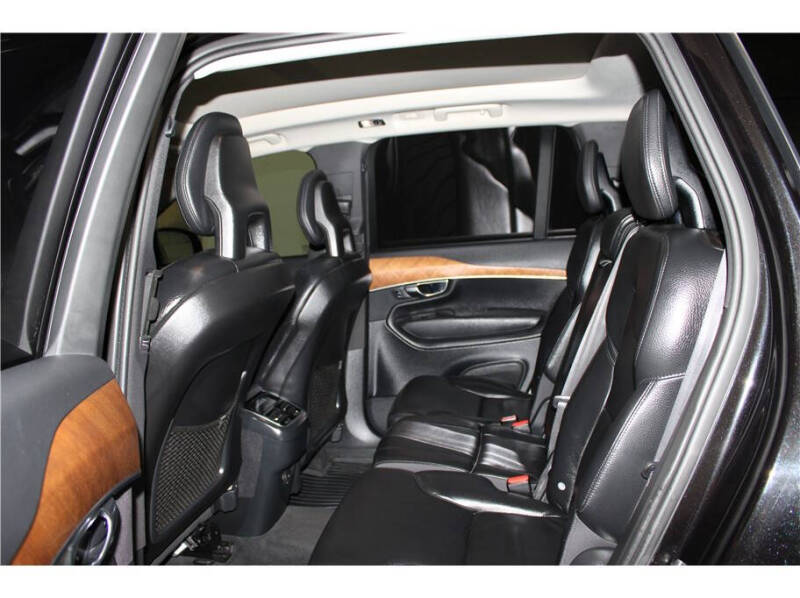 2021 Volvo XC90 T5 Momentum