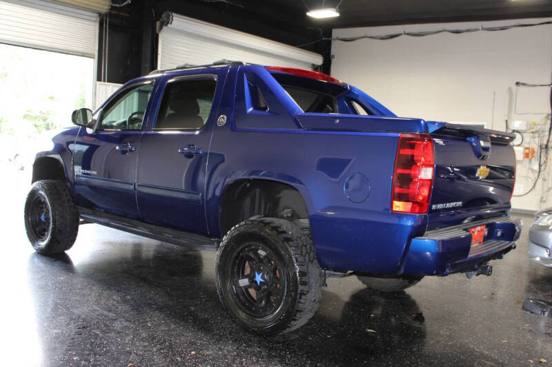2013 Chevrolet Avalanche LS Black Diamond