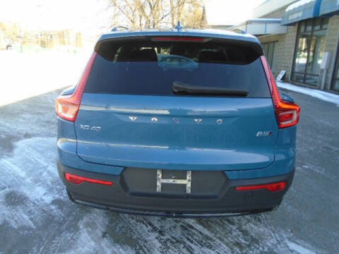 2024 Volvo XC40 B5 Plus Dark Theme