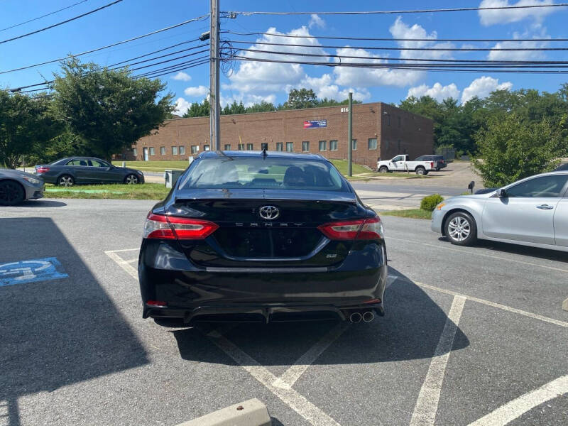 2020 Toyota Camry SE photo 7