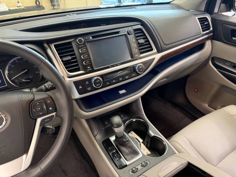 2016 Toyota Highlander Limited Platinum