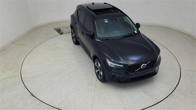 2024 Volvo XC40 B5 Plus Dark Theme