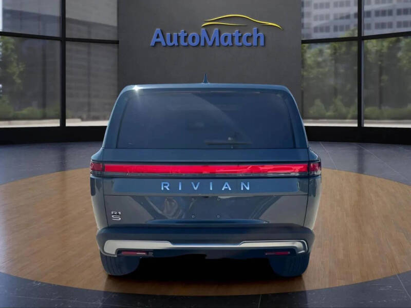 2025 Rivian R1S