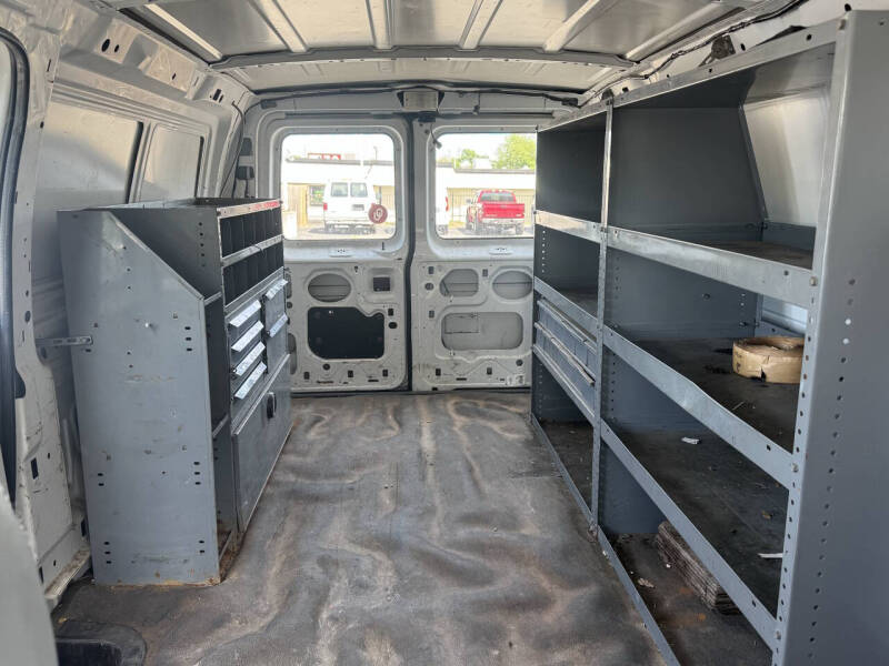 2003 Ford E-Series E-150 Base