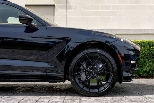 2025 Aston Martin DBX 707