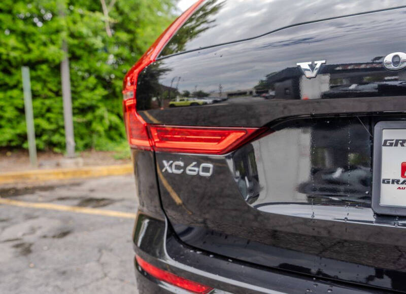 2025 Volvo XC60 B5 Plus Dark Theme