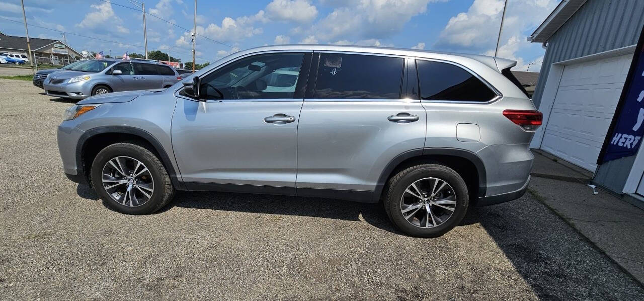 2019 Toyota Highlander for sale at URIEL's AUTOMOTIVE LLC in Middletown, OH