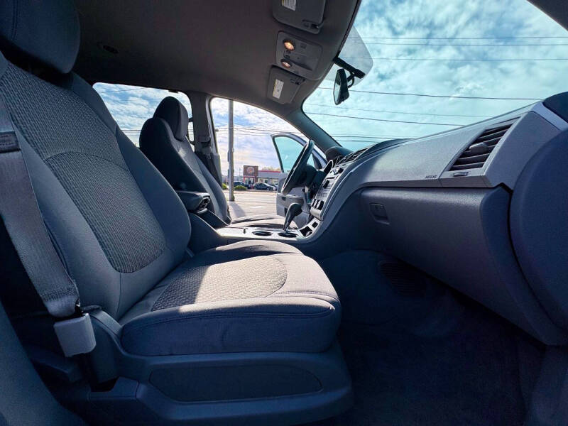 2011 Chevrolet Traverse LS