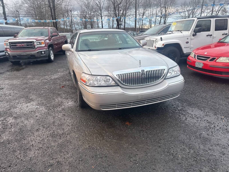 2005 Lincoln Town Car Signature Limited