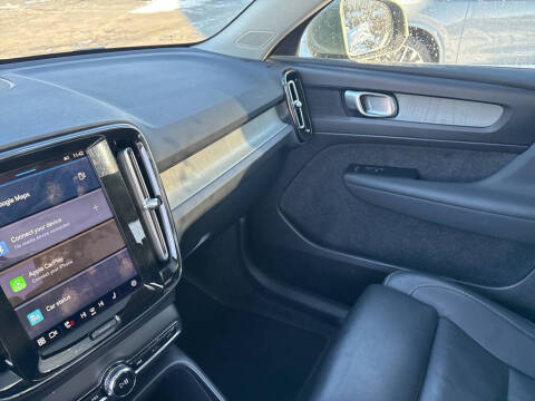 2025 Volvo XC40 B5 Plus Bright Theme