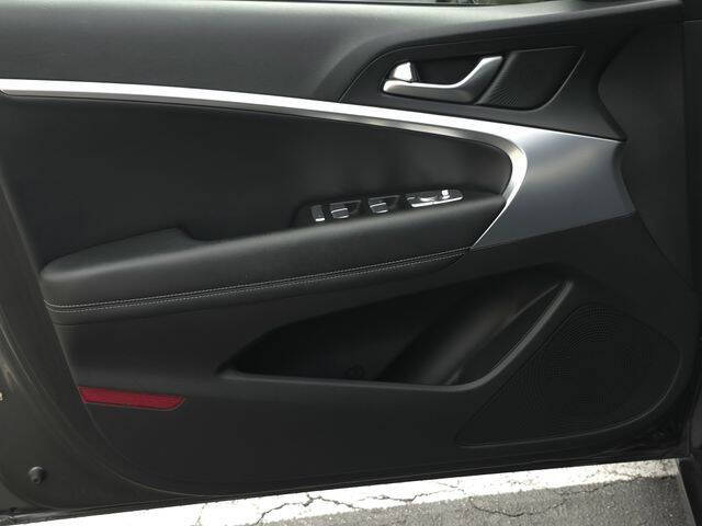 2023 Genesis G70