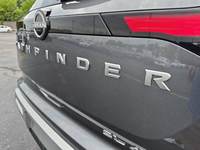 2025 Nissan Pathfinder SL