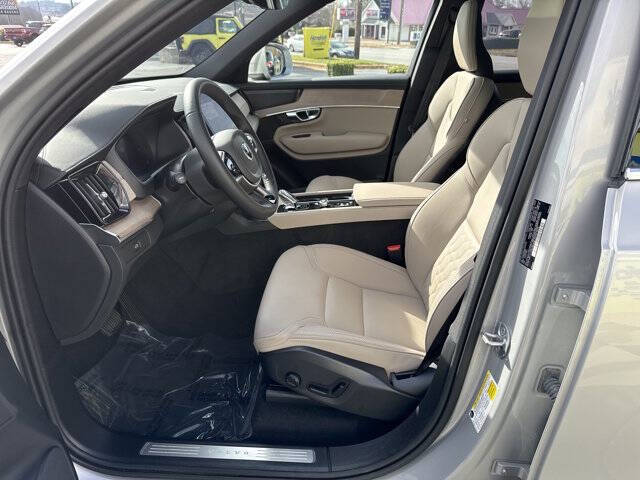 2025 Volvo XC90 B5 Plus Bright Theme 7P