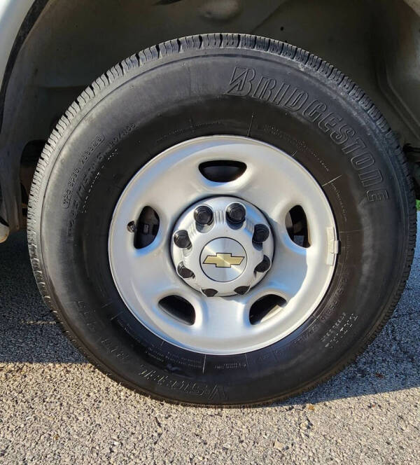 2023 Chevrolet Express 2500