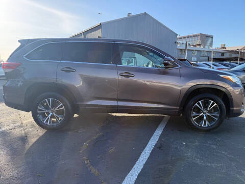 2017 Toyota Highlander LE Plus