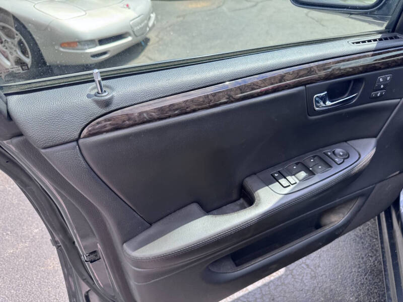 2011 Cadillac DTS Luxury Collection