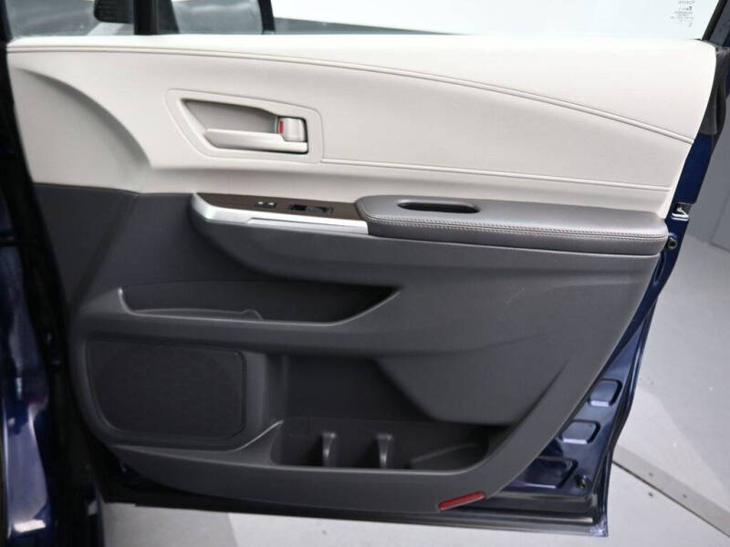 2022 Toyota Sienna LE 8-Passenger