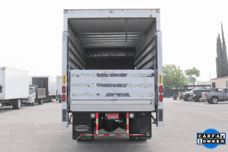 2018 Freightliner M2 106