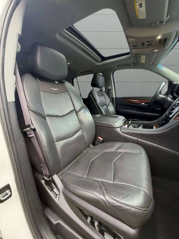 2016 Cadillac Escalade Luxury Collection