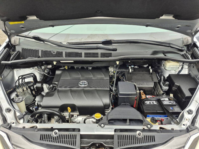 2014 Toyota Sienna XLE 8-Passenger