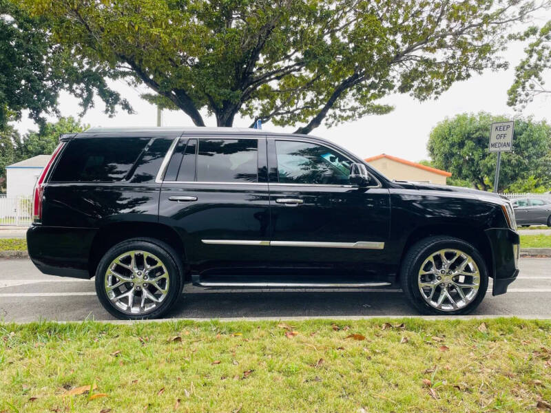 2017 Cadillac Escalade Luxury