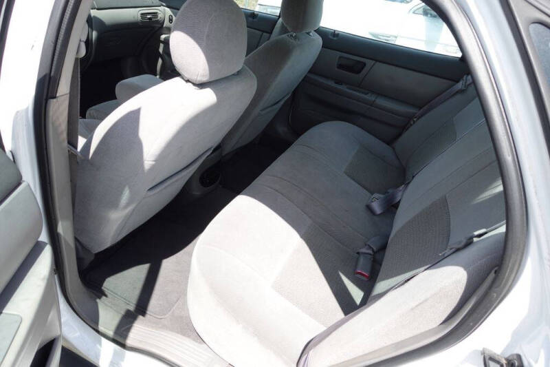 2003 Ford Taurus SE