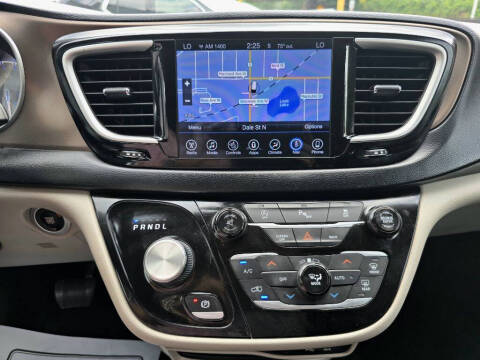 2017 Chrysler Pacifica Touring-L