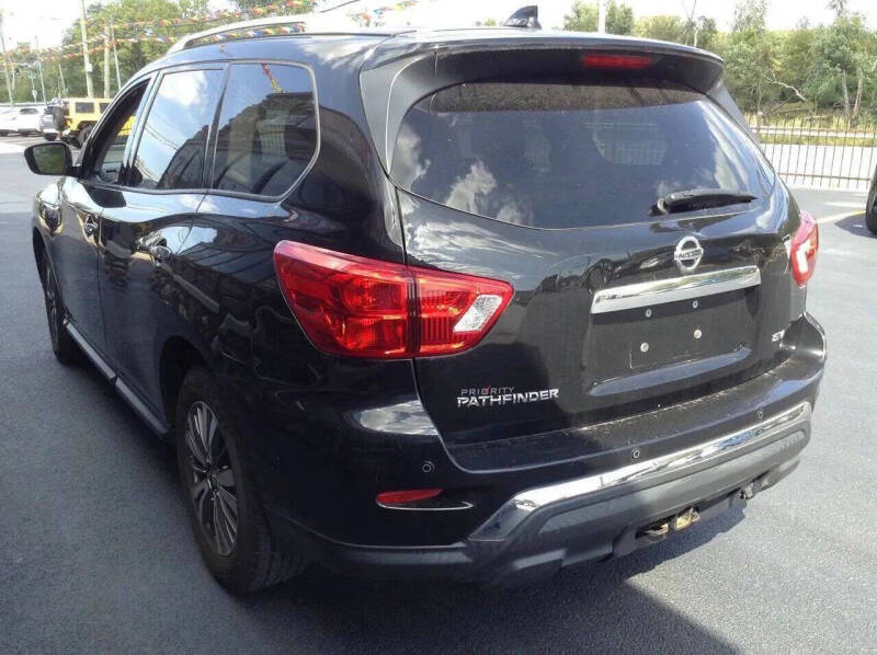 2019 Nissan Pathfinder SV