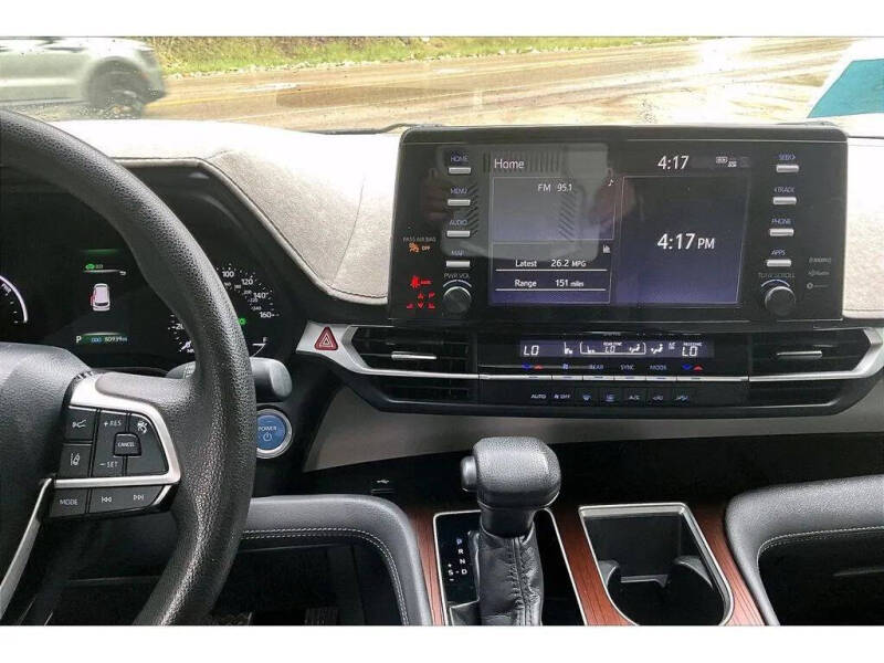 2021 Toyota Sienna LE 8-Passenger