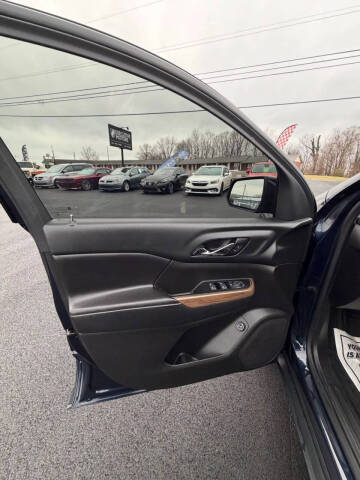 2017 GMC Acadia SLE-2