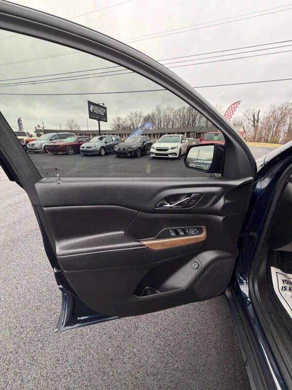 2017 GMC Acadia SLE-2