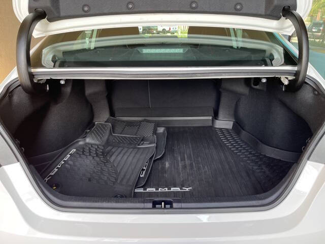 2020 Toyota Camry Hybrid LE