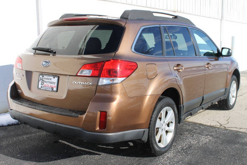 2013 Subaru Outback Premium photo 5